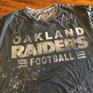 OAKLAND Raiders Football vintage mens' t-shirt -- Distressed style